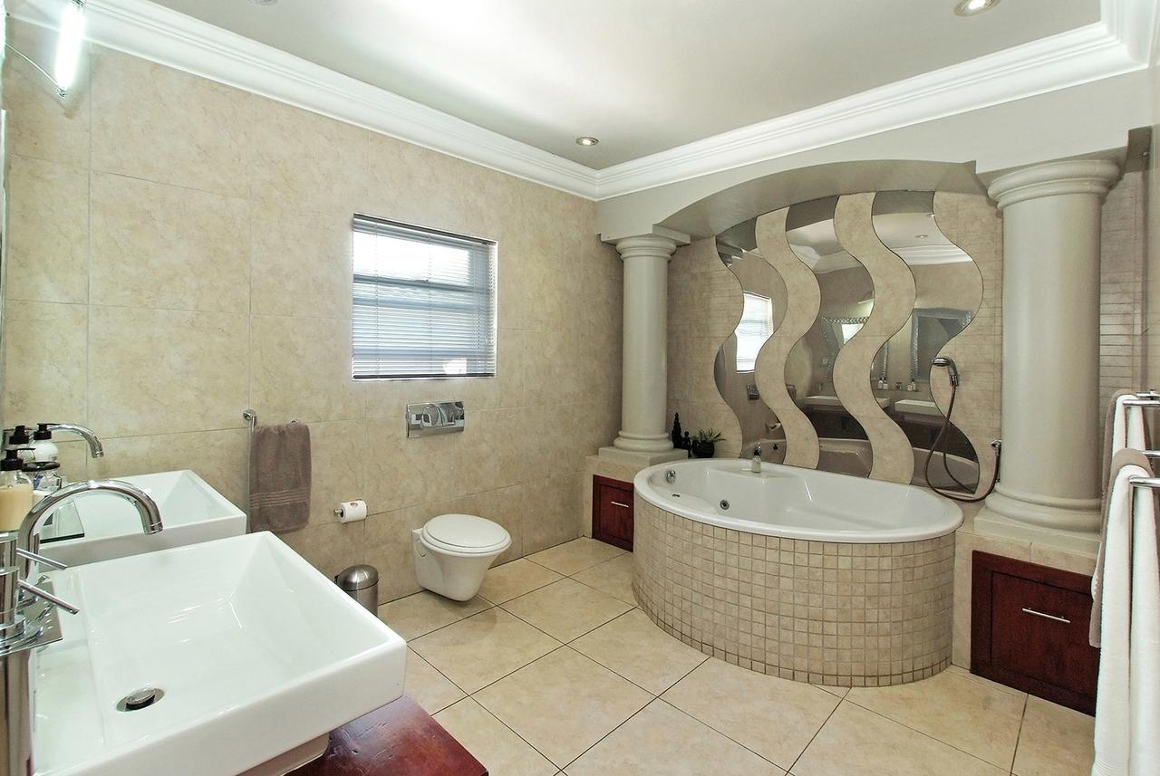 Ushaka Manor Guest House 다반 외부 사진